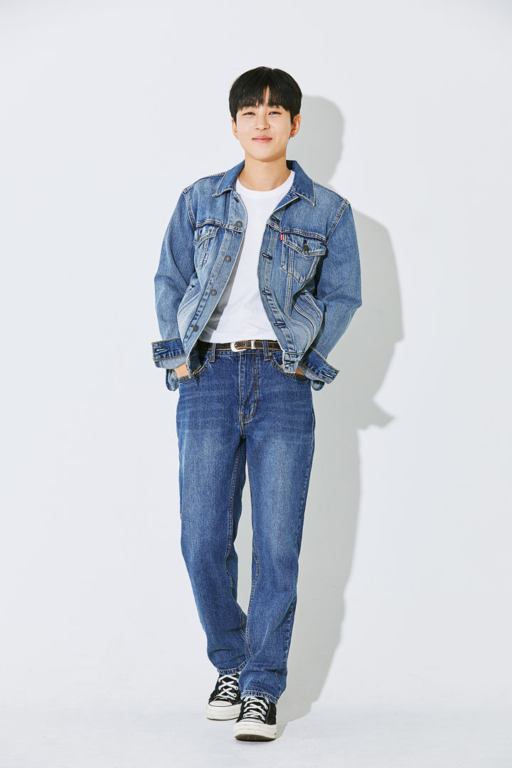 [서울=뉴시스] 가수 겸 방송인 딘딘이 데뷔 10주년을 맞았다. (사진=슈퍼벨컴퍼니 제공) 2023.11.09. *재판매 및 DB 금지