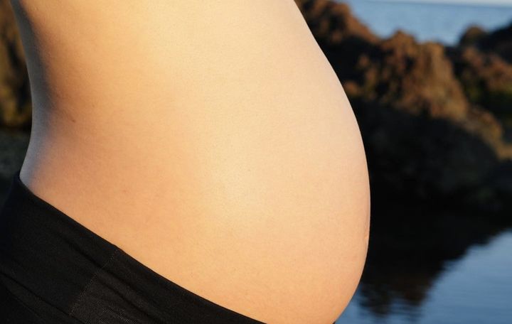 [서울=뉴시스] 배우 윤진서가 만삭에도 바다에서 수영했다. (사진=윤진서 인스타그램 캡처) 2023.11.09. photo@newsis.com *재판매 및 DB 금지