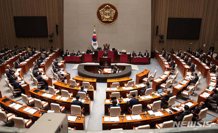 국회 예산결산특별위원회 전체회의.  [서울=뉴시스] 추상철 기자 = 한덕수 국무총리가 지난 9일 오전 서울 여의도 국회에서 열린 예산결산특별위원회 전체회의에서 발언하고 있다. 2023.11.09. scchoo@newsis.com