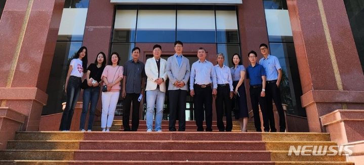 [전주=뉴시스]윤난슬 기자 = 전북대학교는 베트남 퀴논시와 지속 가능한 해외 문화 교류를 위해 매년 하·동계방학에 문화 교류단을 파견하기로 했다고 10일 밝혔다.(사진=전북대 제공) 