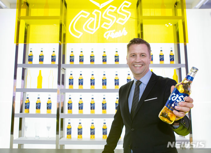 [서울=뉴시스] 배하준(본명 벤 베르하르트) 오비맥주 대표. (사진=오비맥주 제공)