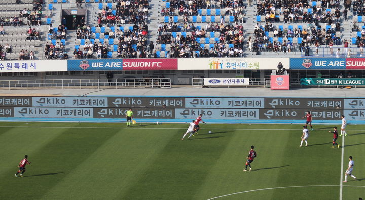 [서울=뉴시스]수원FC LED 2열 광고보드. 2023.11.10. (사진=수원FC 제공) *재판매 및 DB 금지