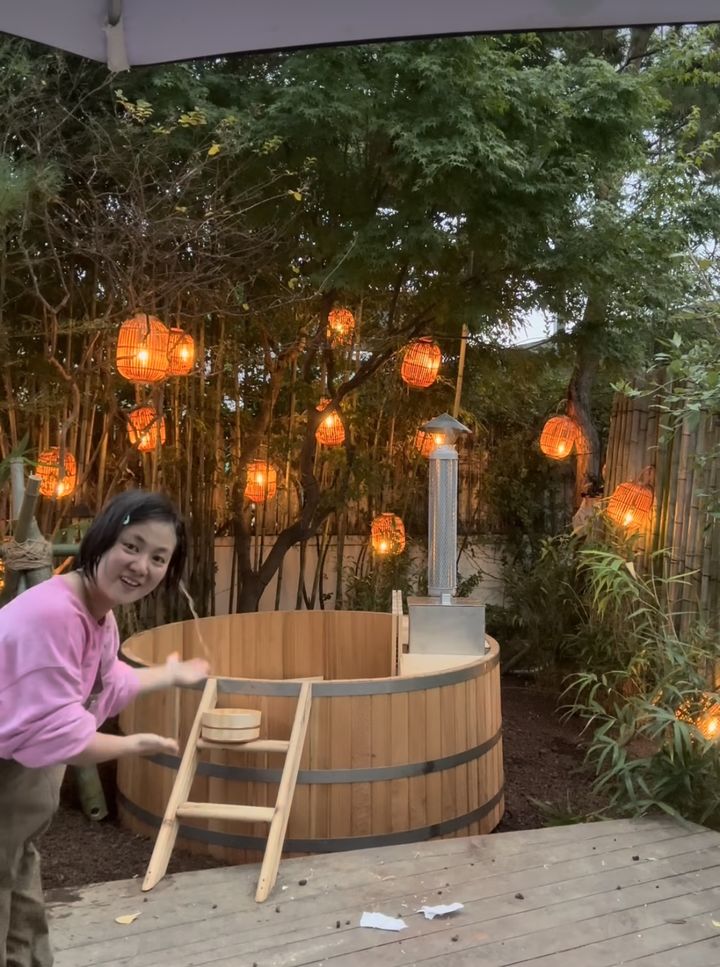 [서울=뉴시스] 박나래 노천탕. (사진 = 인스타그램 캡처) 2023.11.12. photo@newsis.com *재판매 및 DB 금지