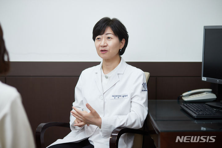 [서울=뉴시스]당뇨병 환자가 크게 늘고 있다. 2020년 기준 국내 당뇨병 환자는 600만 명을 넘어섰고, 30세 이상 성인 6명 중 1명은 당뇨병을 앓고 있다. 당뇨병은 그 자체로도 문제지만 죽음까지 부를 수 있는 다양한 합병증 때문에 더욱 철저한 치료와 관리가 필요하다. (사진= 강동경희대병원 제공) 2023.11.13. photo@newsis.com. 