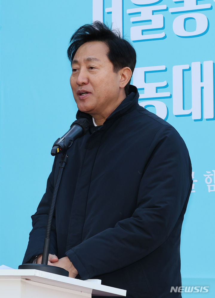 [서울=뉴시스] 김금보 기자 = 오세훈 서울시장이 지난 13일 오후 서울 동대문구 서울동물복지지원센터 동대문 개소식에서 축사를 하고 있다. 2023.11.13. kgb@newsis.com