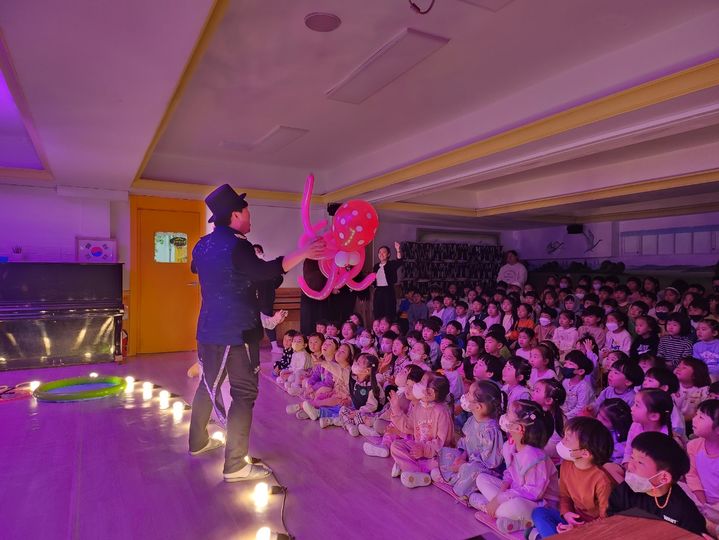 [울산=뉴시스] 울산시교육청은 지난 1일부터 20일까지 일정으로 '하반기 찾아가는 유치원 도담도담 놀이터'를 운영하고 있다. *재판매 및 DB 금지