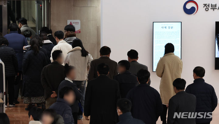 사비 털어 식사 '간부 모시는 날' 여전…정부, 3차 실태조사