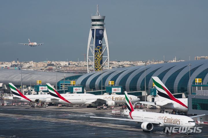 [두바이=AP/뉴시스] 아랍에미리트 두바이국제공항. 자료사진, 2026.03.07