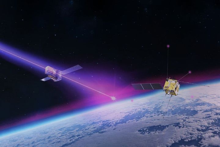 [서울=뉴시스]눈으로 볼 수 없는 감마선 폭풍에 의한 전리층 파괴 상상도.(출처=유럽우주국) 2023.11.15. *재판매 및 DB 금지