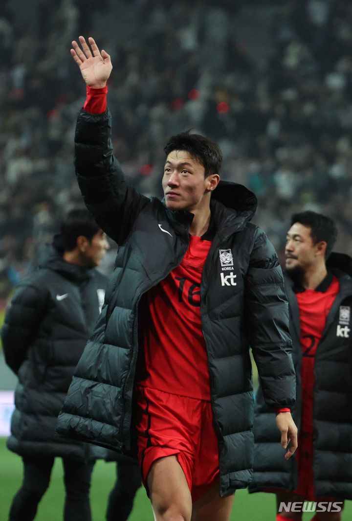 [서울=뉴시스] 김금보 기자 = 대한민국 축구 국가대표 황의조(31·노리치시티)가 23일 사생활 영상 유포 혐의로 검찰에 넘겨진 형수에 대해 "결백을 믿는다"는 입장을 밝혔다. 2023.11.16. kgb@newsis.com