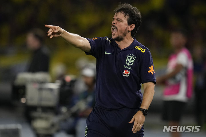 [바랑키야=AP/뉴시스]브라질축구대표팀 디니스 감독대행. 2023.11.16.