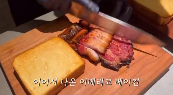 [서울=뉴시스] 그룹 '티아라' 출신 지연이 남편인 야구선수 황재균과 레스토랑에서 식사를 즐긴 일상을 공개했다. (사진=유튜브 채널 '지연' 캡처) 2023.11.17. photo@newsis.com&nbsp; *재판매 및 DB 금지