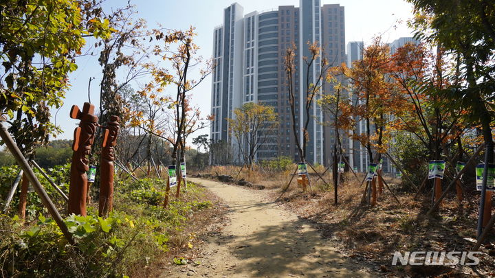 [오산=뉴시스] 오산시 오색둘레길 2코스 석산숲길 (사진 = 오산시 제공)