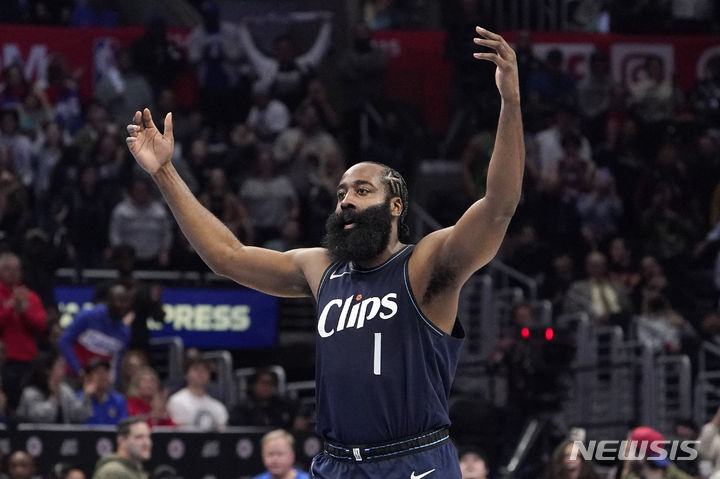 [로스앤젤레스=AP/뉴시스]LA 클리퍼스의 제임스 하든