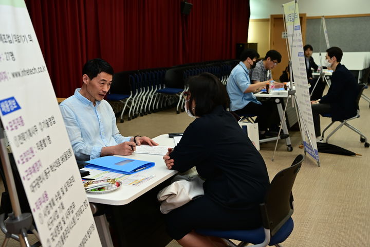 [대구=뉴시스] 대구시 동구는 중·장년 구인·구직 만남의 날 행사를 개최한다. (사진=대구시 동구 제공) 2023.11.19. photo@newsis.com *재판매 및 DB 금지