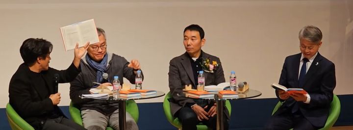 최강욱 더불어민주당 전 의원은 지난 19일 광주에서 열린 민형배 의원의 '탈당의 정치' 출판 기념회에서 윤석열 정부를 '설치는 암컷'에 비유했다. *재판매 및 DB 금지