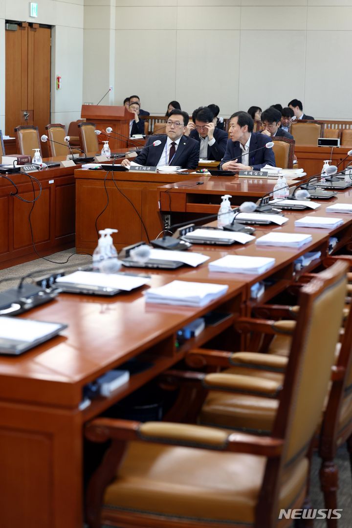 [서울=뉴시스] 조성봉 기자 = 국회 기획재정위원회 조세소위원회 회의실 모습. 2023.11.20. suncho21@newsis.com