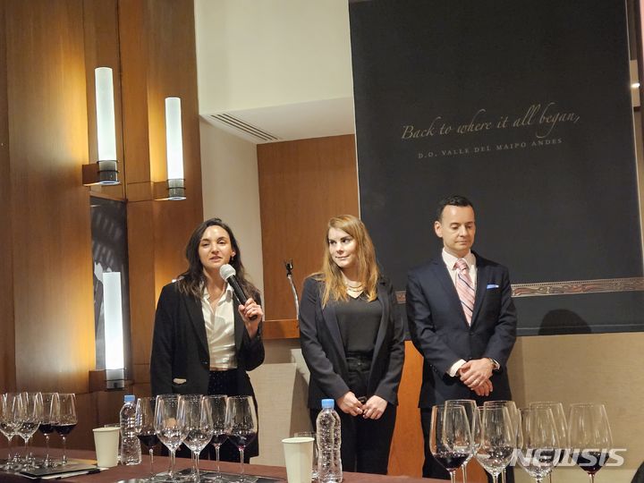 [서울=뉴시스] 류난영 기자= 금양인터내셔날은 21일 서울 용산구 그랜드 하얏트에서 1865 프렐루전 런칭 세미나를 열었다. 