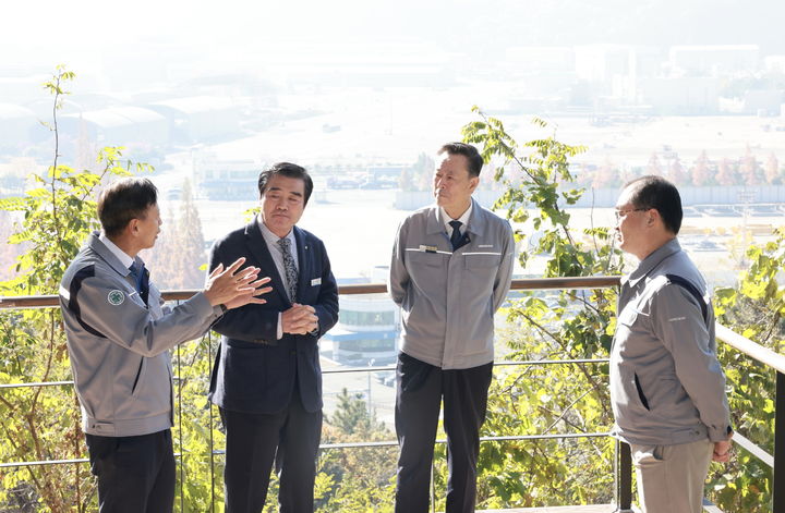 김동일(왼쪽 두번째) 보령시장 *재판매 및 DB 금지