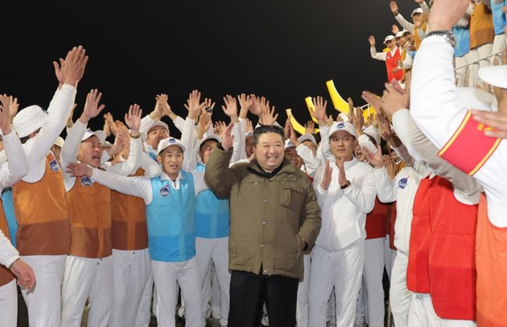 [서울=뉴시스] 김정은 북한 국무위원장이 21일 1호 군사정찰위성의 3차 발사 현장을 참관하며 한달여 만에 공개 활동에 나선 모습. 2023.11.22. (사진=노동신문 캡처) *재판매 및 DB 금지