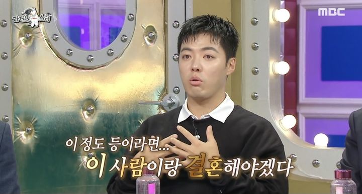 [서울=뉴시스] 그룹 'MIB' 출신 강남은 지난 22일 방송된 MBC TV 예능물 '라디오스타'의 '맛저씨 멋저씨' 특집에 출연했다. (사진= MBC TV '라디오스타' 캡처) 2023.11.23. photo@newsis.com *재판매 및 DB 금지