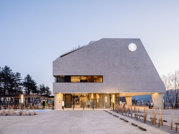 스타벅스 '더북한강R점' 매장 전경.(사진=스타벅스코리아 제공) *재판매 및 DB 금지