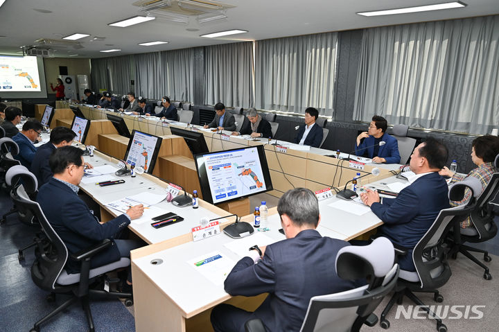  원도심 활성화를 위한 도시재생 민간투자 유치 활동 중간 보고회 모습. 여주시 제공