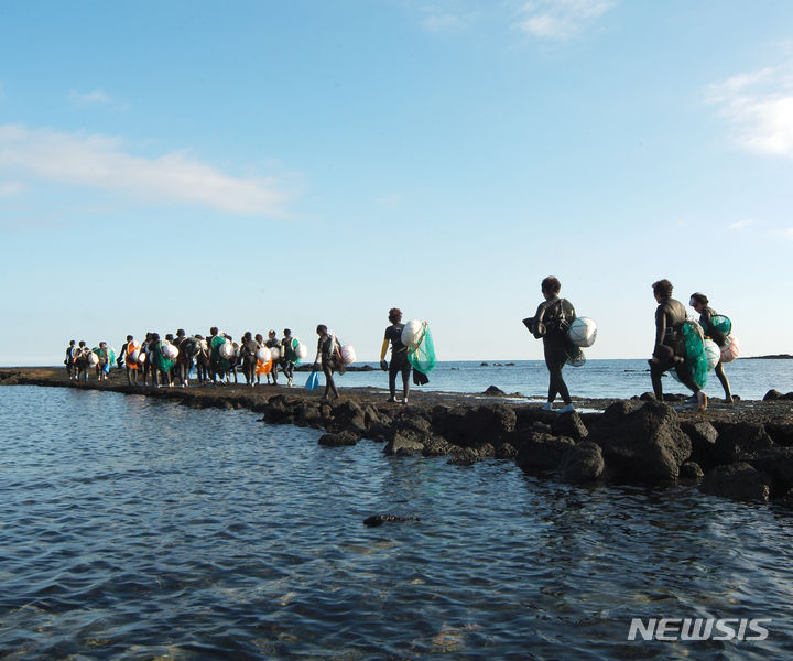 [제주=뉴시스] 제주 해녀어업.