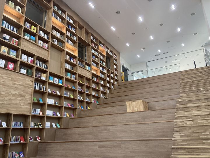 순천시립신대도서관 내부 마루 *재판매 및 DB 금지