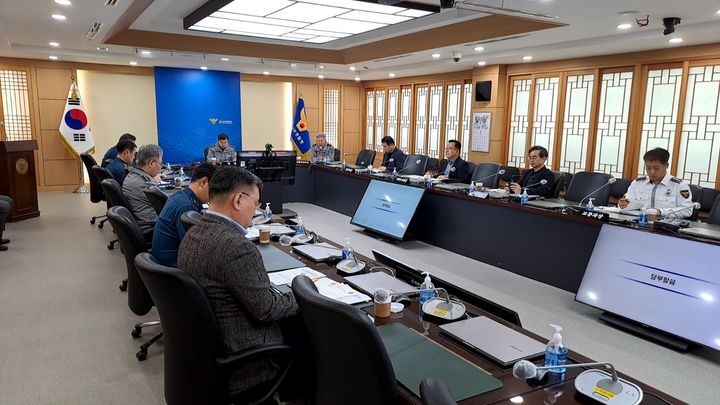 [수원=뉴시스] 경기남부청 '현장 안전 TF' 회의 모습. (사진=경기남부경찰청 제공) *재판매 및 DB 금지