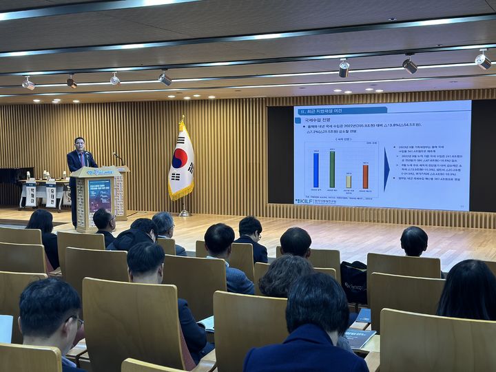 [안동=뉴시스,] 23일 경북도청 다목적홀에서 '지방소멸에 대응한 지방세제·재정 발전 방안'을 주제로 학술세미나가 열리고 있다. (사진=경북도 제공) 2023.11.23 *재판매 및 DB 금지