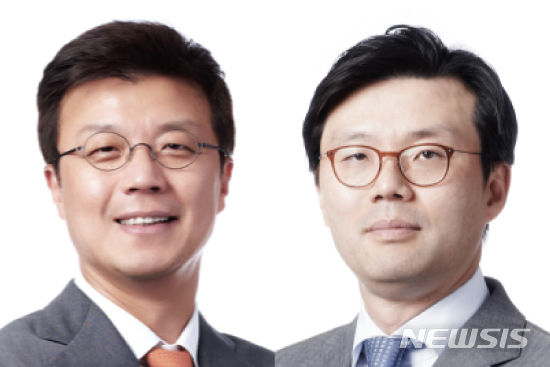 [서울=뉴시스] 왼쪽부터 미래에셋자산운용 최창훈 이준용 부회장 