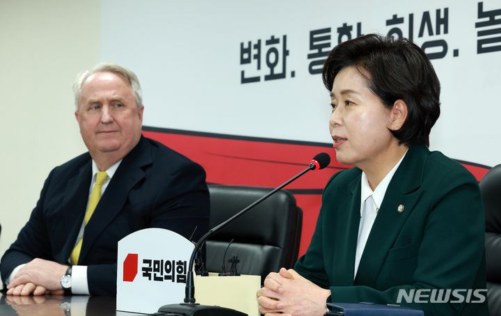 [서울=뉴시스] 고범준 기자 = 양향자 한국의희망 대표가 23일 오후 서울 영등포구 국민의힘 중앙당사에서 열린 혁신위원회 10차회의에서 발언을 하고 있다. 2023.11.23. bjko@newsis.com