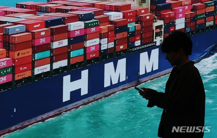 李 대통령 "곧 한다"…HMM 부산 이전, 내달 초 윤곽