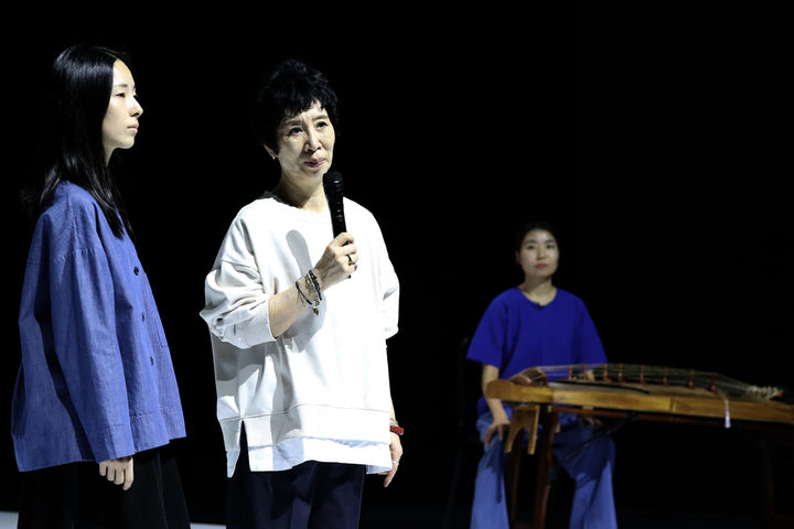 프랑스 연출가 미셸 슈와이저의 다원예술공연 '제자리'. (사진=모두예술극장 제공) photo@newsis.com *재판매 및 DB 금지