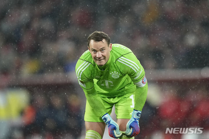 [쾰른(독일)=AP/뉴시스]바이에른 뮌헨의 골키퍼 마누엘 노이어