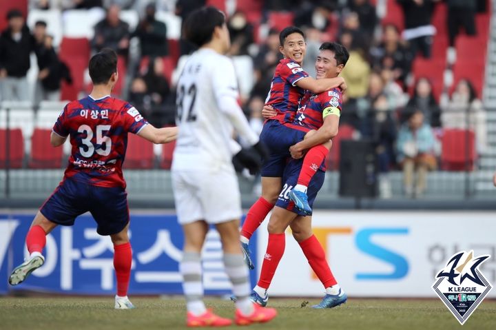 [서울=뉴시스]K리그2 김천, 한 시즌 만에 승격. (사진=프로축구연맹 제공)