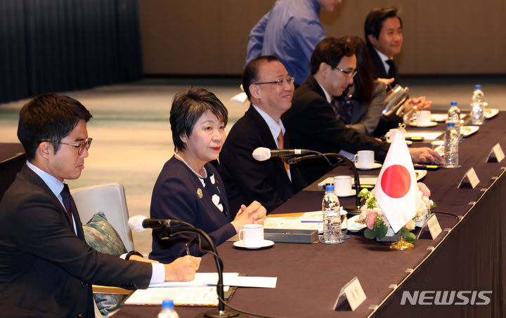 [부산=뉴시스] 하경민 기자 = 가미카와 요코 일본 외무상이 26일 부산 해운대구 시그니엘 부산에서 박진 외교부 장관과 회담을 갖고 있다. 2023.11.26. yulnetphoto@newsis.com
