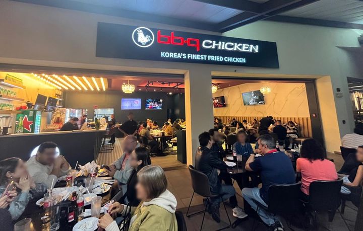 BBQ 치킨 코스타리나 모멘텀 피나레스점. (사진=제너시스BBQ 제공) *재판매 및 DB 금지