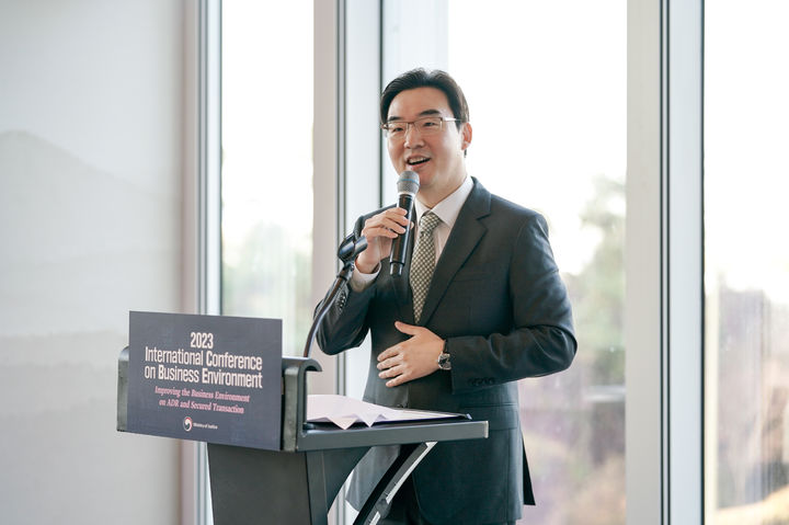 [서울=뉴시스]구상엽 법무부 법무실장이 28일 2023년 기업환경개선 국제콘퍼런스에서 발언하고 있다. (사진=법무부 제공) photo@newsis.com *재판매 및 DB 금지