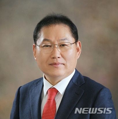 [서울=뉴시스]유재봉 건설주택포럼 회장(사진=건설주택포럼 제공)