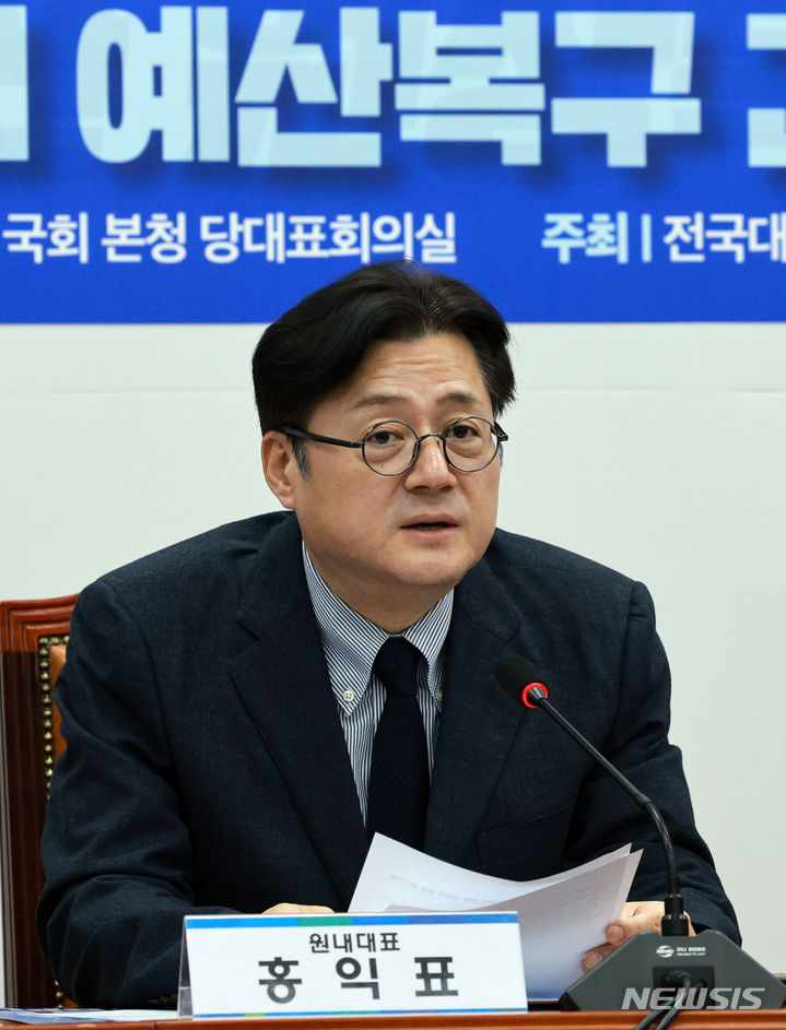 [서울=뉴시스] 고범준 기자 = 홍익표 더불어민주당 원내대표가 28일 오후 서울 여의도 국회에서 열린 청년내일채움공제 여론 청취 현장 간담회에서 발언하고 있다. 2023.11.28. bjko@newsis.com