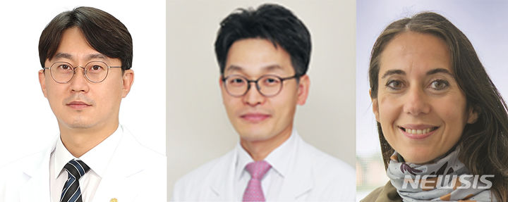 [서울=뉴시스]항암치료 중 환자의 종양 표지자 혈액검사 수치 변화 추이를 계산하는 '종양 표지자 변화 추이 계산'을 기반으로 난소암 환자의 예후(경과) 예측이 가능하다는 연구 결과가 나왔다. 사진은 왼쪽부터 고려대 구로병원 부인암센터 조현웅 교수, 국립암센터 임명철 교수, 영국 임페리얼 칼리지 포토풀루 교수. (사진= 고려대구로병원 제공) 2023.11.29. photo@newsis.com. 