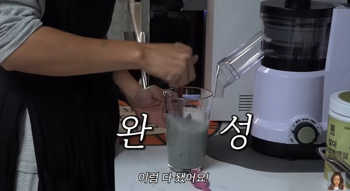 [서울=뉴시스] 가수 백지영이 탈모 관리를 위해 콩물을 마신다고 했다. (사진=백지영 Baek Z Young) 2023.11.29. photo@newsis.com *재판매 및 DB 금지