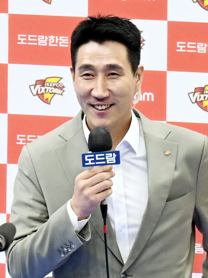 [서울=뉴시스]권영민 한국전력 감독. 2023.11.28. (사진=한국배구연맹 제공) *재판매 및 DB 금지