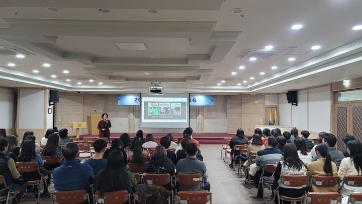 [대구=뉴시스] 대구시 북구는 공무원 대상 장애인식개선교육을 진행했다. (사진=대구시 북구 제공) 2023.11.29. photo@newsis.com *재판매 및 DB 금지