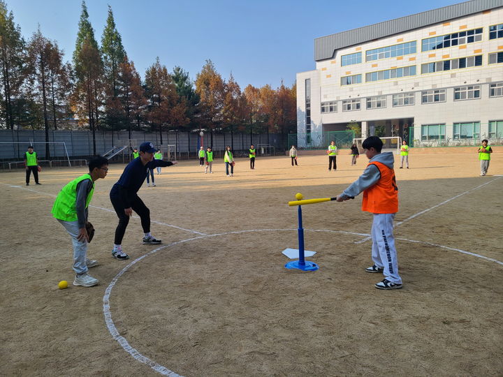 [서울=뉴시스] 2023 KBO 찾아가는 티볼교실. (사진 = KBO 제공) *재판매 및 DB 금지