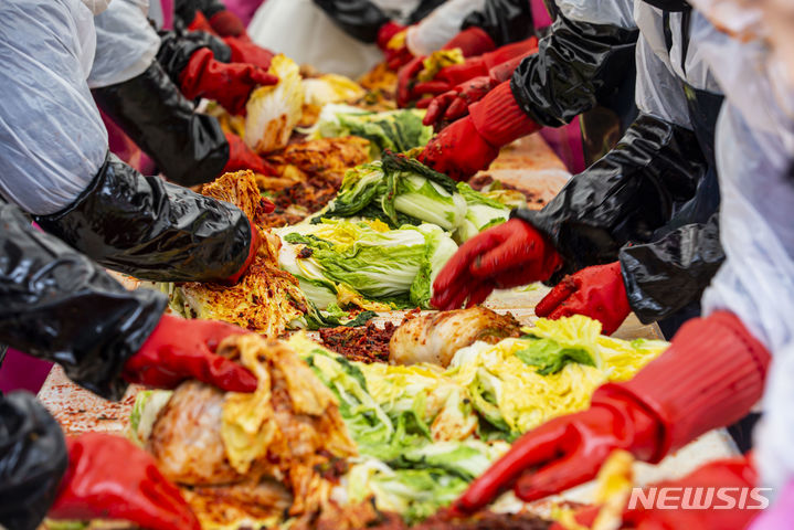 [서울=뉴시스] 봉은사 김장 축제 (사진=봉은사 제공) 2023.11.29. photo@newsis.com