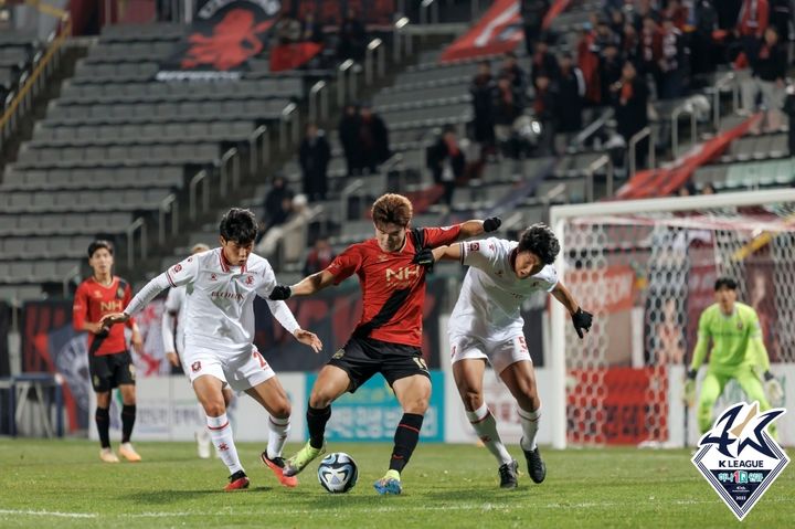 [서울=뉴시스]경남과 부천. 2023.11.29. (사진=한국프로축구연맹 제공) *재판매 및 DB 금지