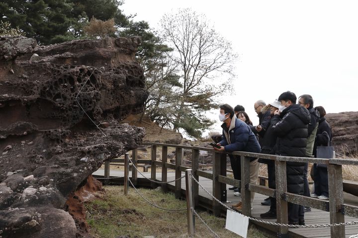 환경부 지질공원위원회 위원과 국가지질공원 사무국 전문위원 등이 28~29일 양일간 화성시 지질명소를 방문해 현장실사를 진행중이다.(사진=화성시 제공) *재판매 및 DB 금지